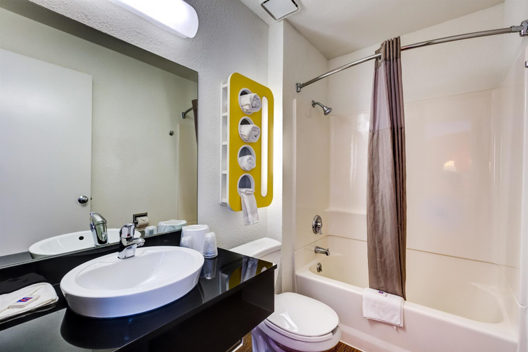 Bathroom 4, Motel 6 Denver West Wheat Ridge North, Jefferson