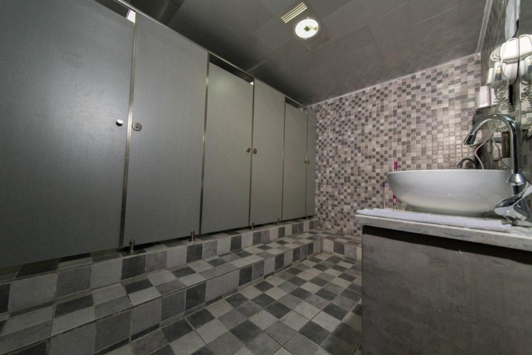 Bathroom 4, Lohas Dream of Youth Hostel Xi'an, Xi'an