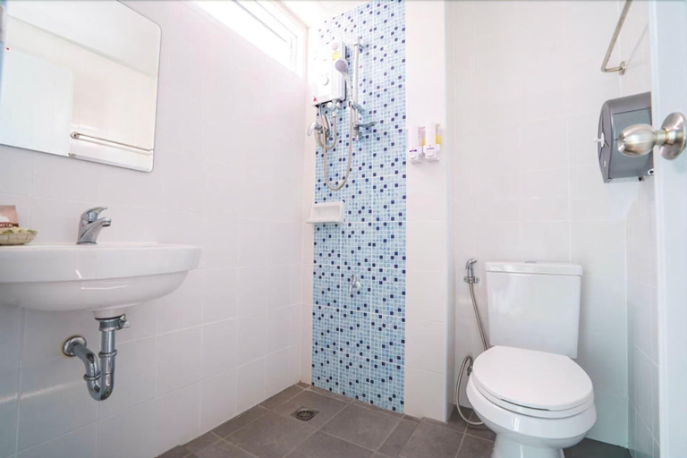 Bathroom 4, Sritrang Place, Hat Yai