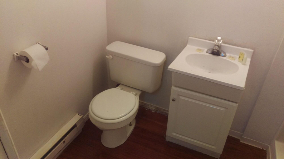 Bathroom 4, Travel Inn, Yakima