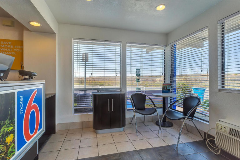 Public Area 2, Motel 6 Vallejo, CA - Six Flags West, Solano