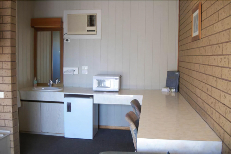 Bathroom 5, Country Home Motor Inn, Shepparton