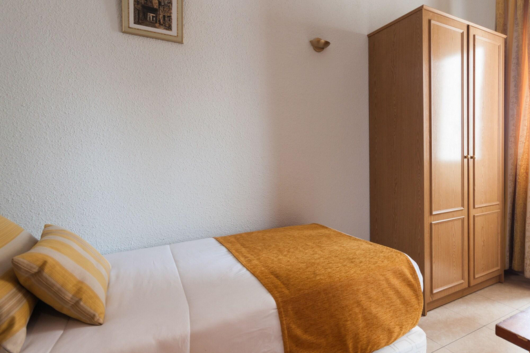 Bedroom 3, Josefina Hostal, Madrid
