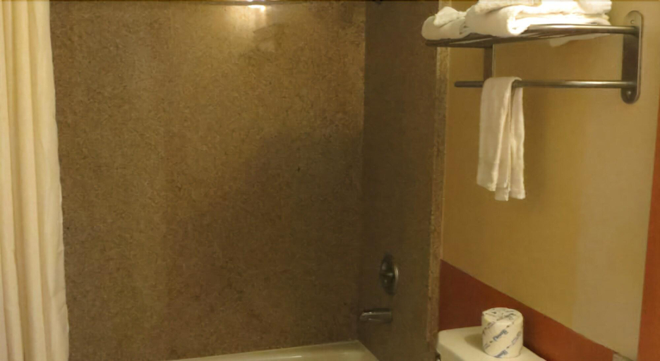 Bathroom 4, Rocky Inn Motel, Los Angeles