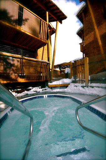 Sport & Beauty 2, Gravity Haus Truckee-Tahoe, Nevada