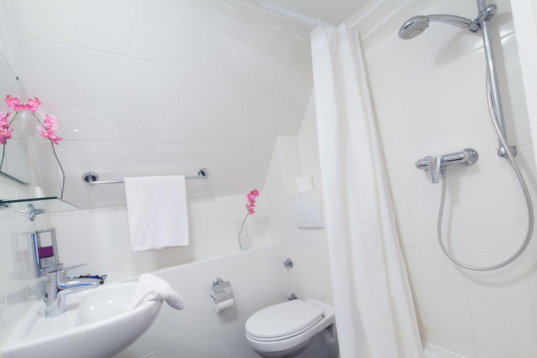 Bathroom 5, Hotel Marco Polo, Hamburg
