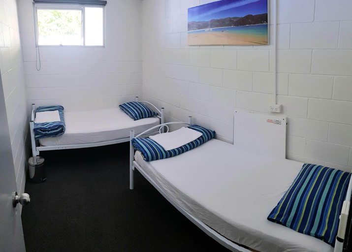 Bathroom, Happy Apple Backpackers, Tasman