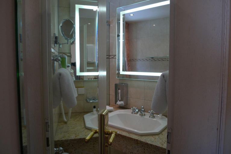 Bathroom 4, Sonnenhof Hotel & Spa, Ortenaukreis