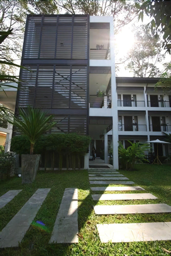Exterior & Views 28