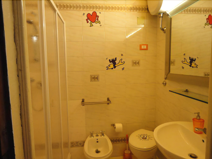 Bathroom 4, Hostel Pisa Tower, Pisa