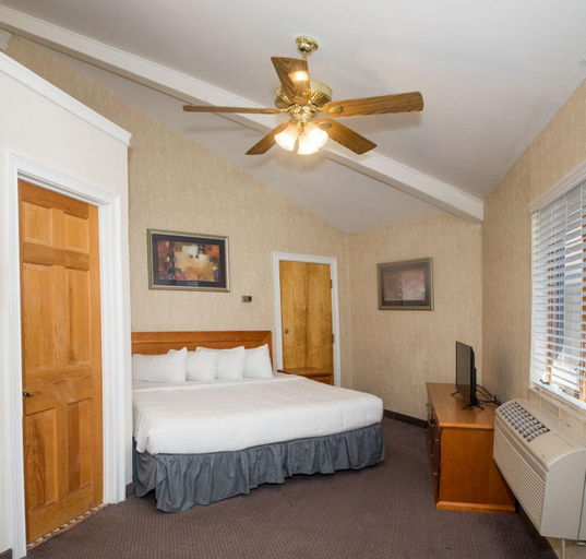 Others 4, Cedar Park Inn & Whirlpool Suites, New London