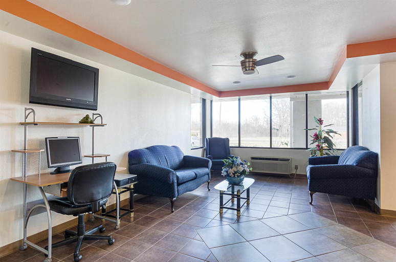 Public Area 2, Motel 6 Bells, TN - Brownsville, Haywood