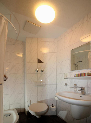 Bathroom 3, Axion, Lörrach