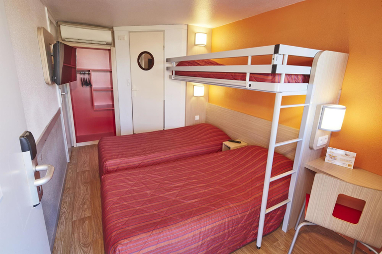 Bedroom 2, Premiere Classe Avignon Parc Des Expositions, Vaucluse