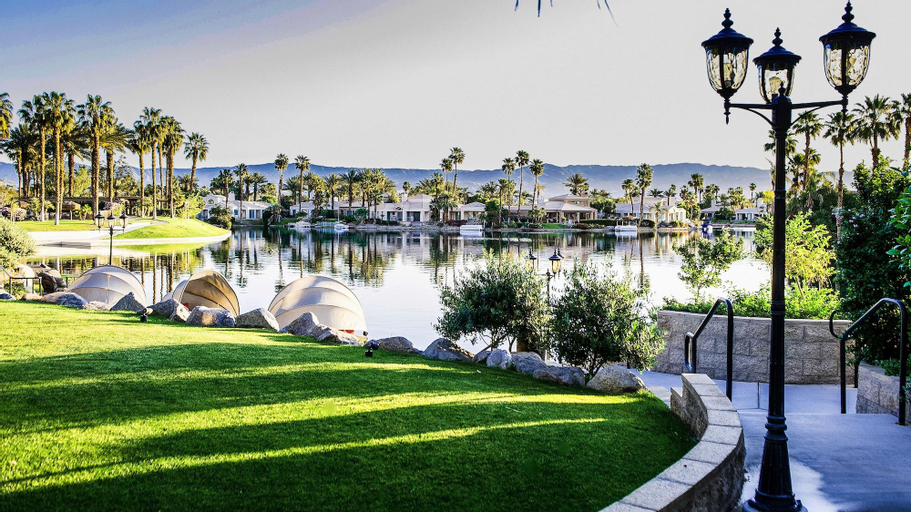 The Chateau at Lake La Quinta, Riverside