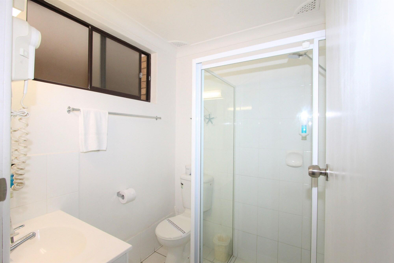 Bathroom 4, Toreador Motel, Coffs Harbour - Pt A