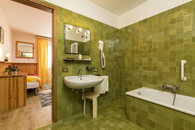 Bathroom 4, Pontechiesa, Belluno