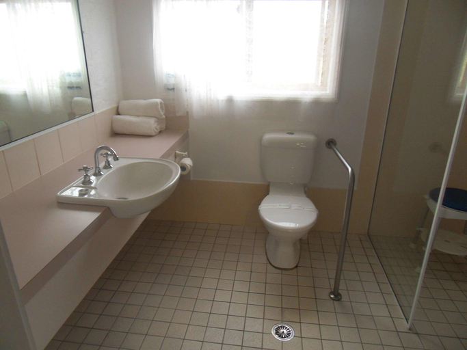 Bathroom 5, Swaggers Motor Inn, Yass Valley