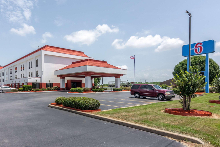 Exterior & Views 2, Motel 6 Pine Bluff, AR, Jefferson