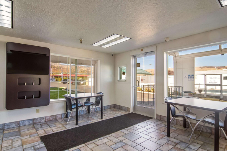 Public Area 2, Motel 6 The Dalles, OR, Wasco