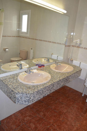 Bathroom 5, Cuatro Naciones, Barcelona