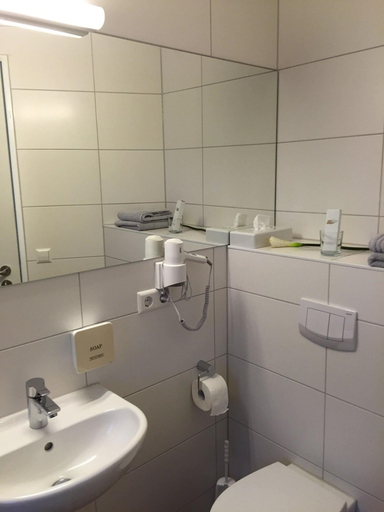 Bathroom 4, Hotel Olgaeck, Stuttgart