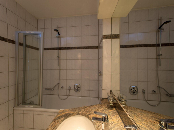 Bathroom 4, Gimken Landhaushotel, Essen