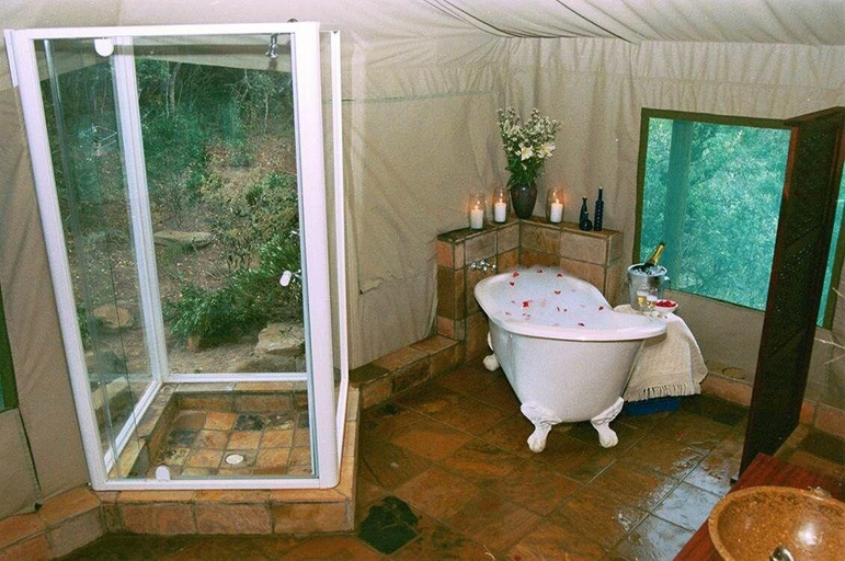 Bathroom 5, Inkwenkwezi Private Game Reserve, Amathole