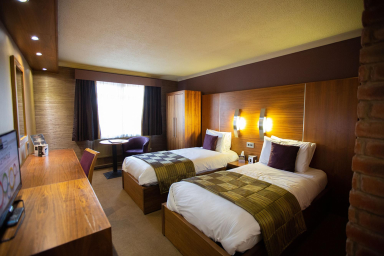 Bedroom 2, The Crown Hotel Bawtry, Doncaster, Nottinghamshire