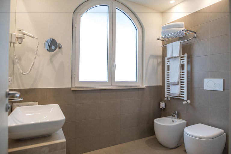 Bathroom 5, Airone City Hotel, Catania