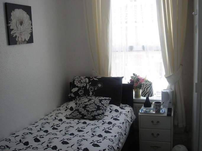 Bedroom 2, Rocklea Hotel, Blackpool