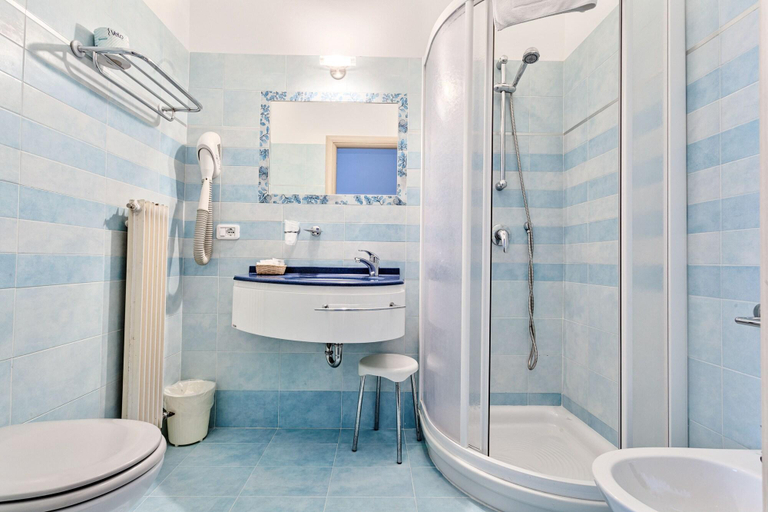 Bathroom 4, Aurora, Trento