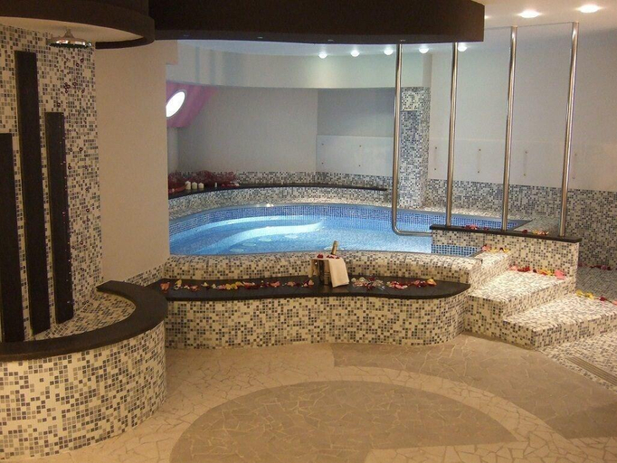 Bathroom 5, Tus' Hotel, Messina