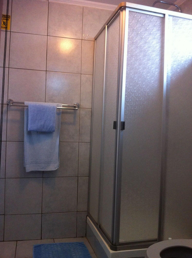 Bathroom 4, Godials B & B, Dagoretti North