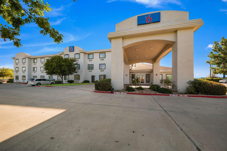 Exterior & Views 2, Motel 6 Decatur, TX, Wise
