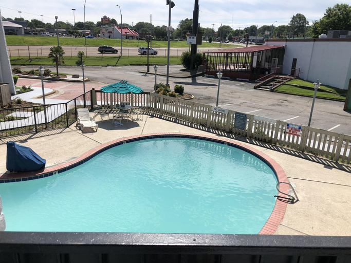 Sport & Beauty 5, Budgetel Inn & Suites, Shelby