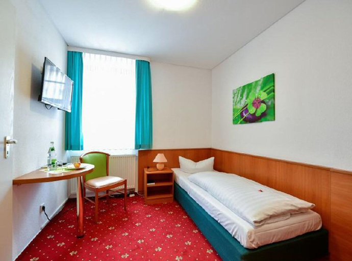 Bedroom 2, Hotel Zum Goldenen Lowen, Spree-Neiße