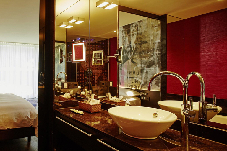 Bathroom 5, Savoy, Köln