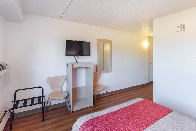 Bedroom 2, Motel 6 Spokane East, Spokane
