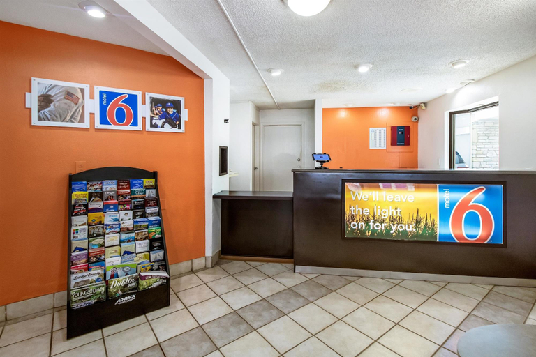 Public Area 2, Motel 6 Dayton, OH - Englewood, Montgomery