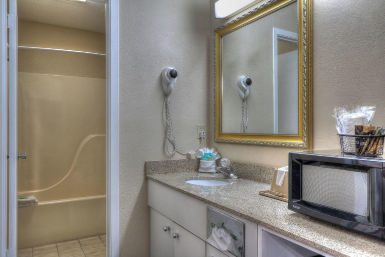 Bedroom 4, Crossroads Inn Suites, Sevier