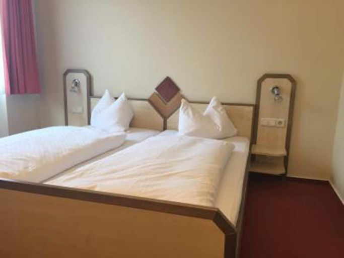 Bedroom 3, Burgklause, Mayen-Koblenz