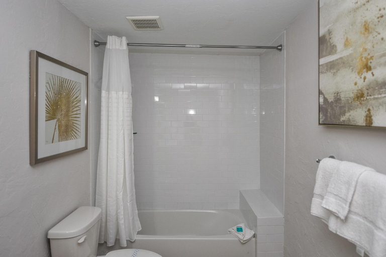 Bathroom 4, Tropical Breeze Resort, Sarasota