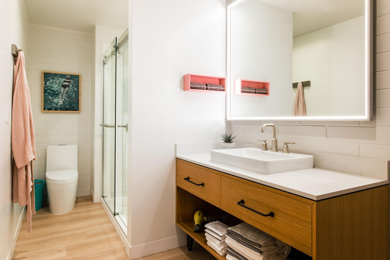 Bathroom 5, Dr. Wilkinson'S Backyard Resort And Mineral Spring, Napa