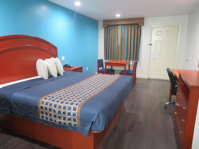Bedroom 3, Super 8 Motel - Houston/Astrodome/World Area, Houston