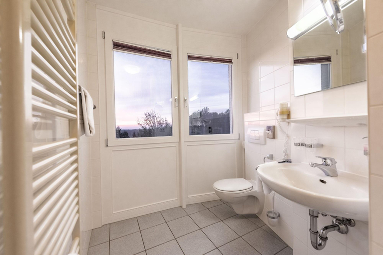 Bathroom 4, sonnenhotel Raitelberg, Heilbronn