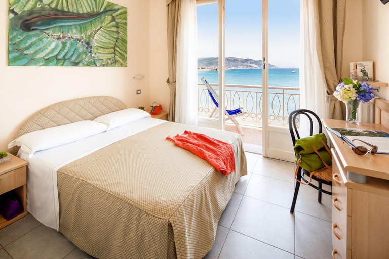Bedroom 3, Hotel Golfo e Palme, Imperia