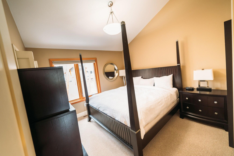 Bedroom 3, Outback Lakeside Vacation Homes, North Okanagan