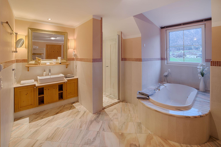 Bathroom 5, Alpen Wellness Hotel Majestic, Bolzano