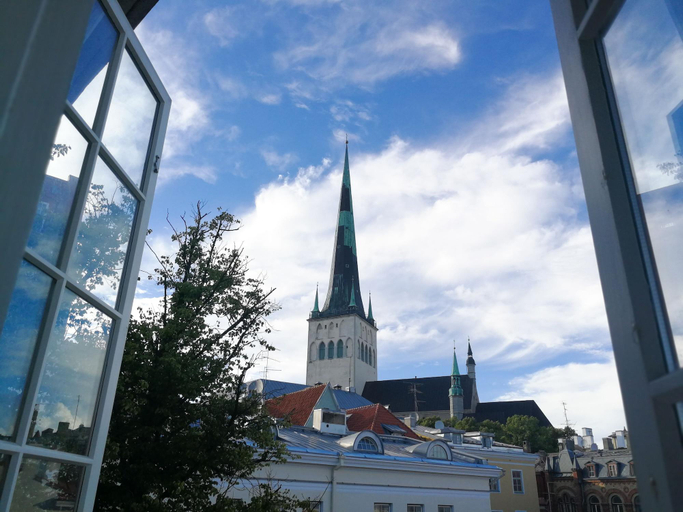 Exterior & Views